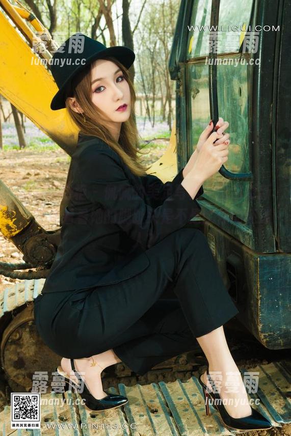 Ligui丽柜-佩佩 Ligui丽柜 - 佩佩的美足写真,图包更新,快来看看她的脚趾头是不是比你的还迷人?