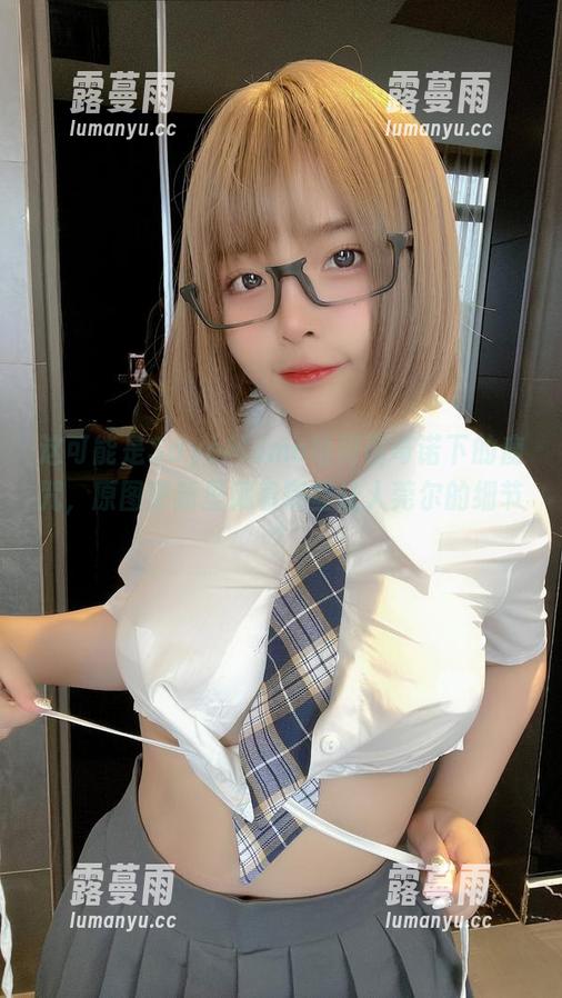 SayoMomo 这可能是SayoMomo给阿蕾奇诺下的魔咒,原图更新里藏着哪些让人莞尔的细节?
