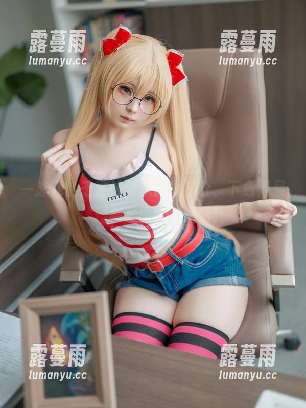 幼水铃衣 一泳池的清凉给幼水铃衣加分,下载温泉体操服套图拿走就好!