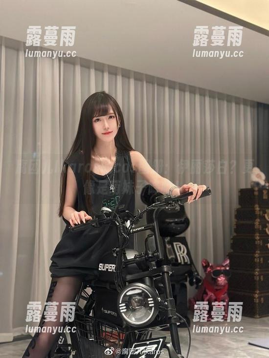腐团儿Ikaros 腐团儿Ikaros的cos图册:伊丽莎白?更像是萌妹子降临!