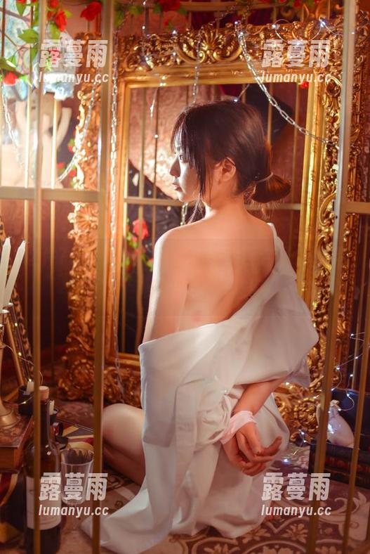 青水百合子 这件73毛衣,竟然成了青水百合子的“精选图片”秘籍,来一窥究竟?